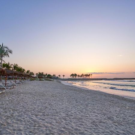 Salalah Rotana Resort Exterior photo Sunset at the beach