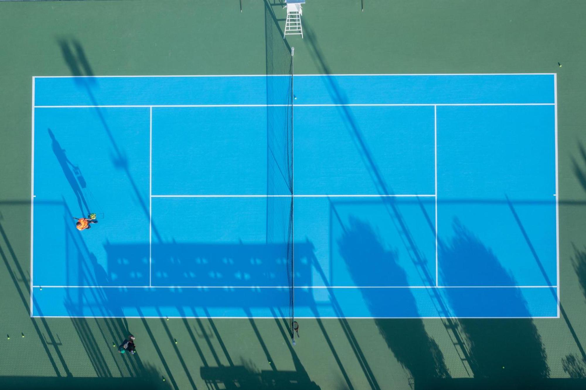 Salalah Rotana Resort Exterior photo A ball boy on the baseline of a tennis court