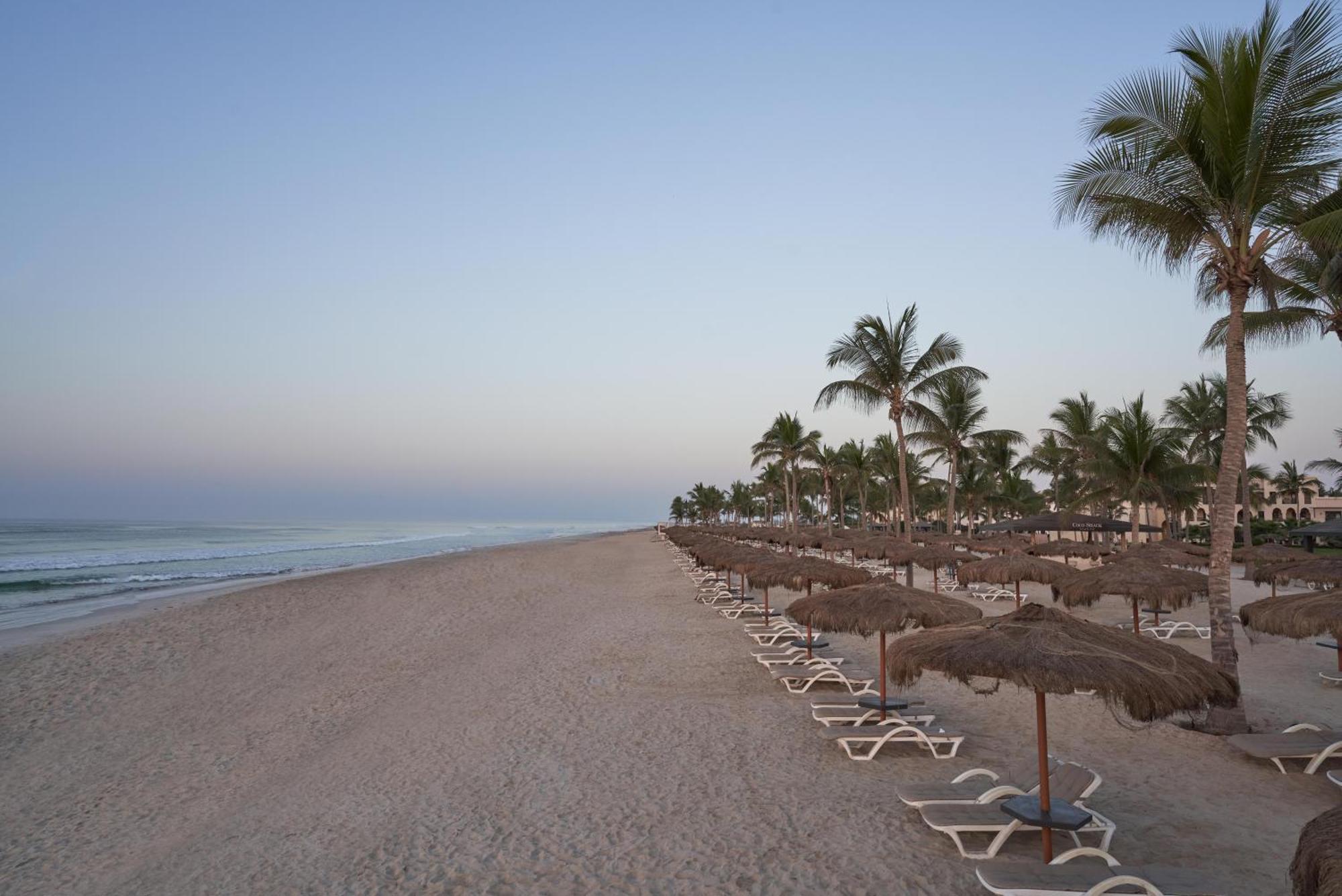 Salalah Rotana Resort Exterior photo Playa de Sabinillas