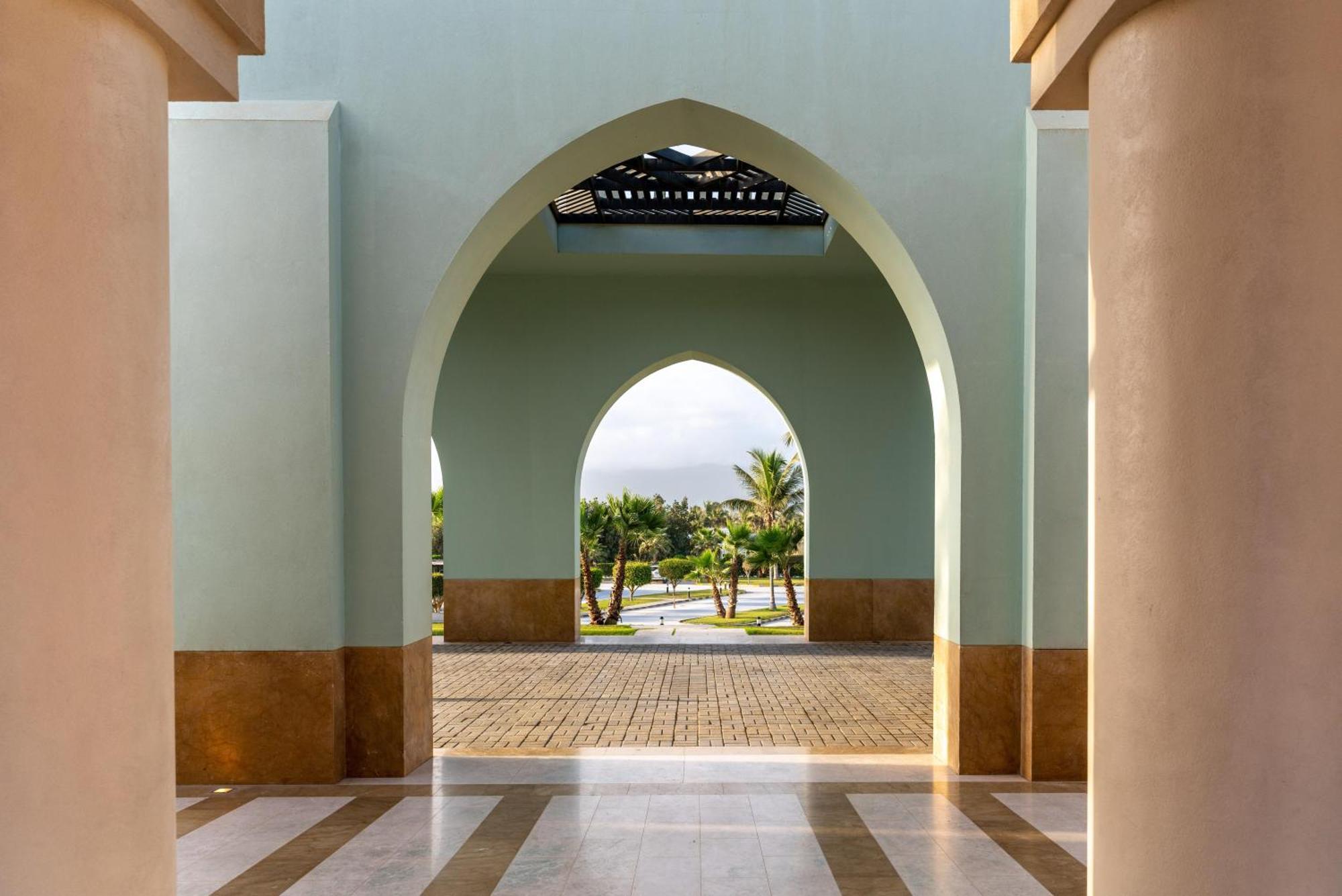 Salalah Rotana Resort Exterior photo The University of Jordan