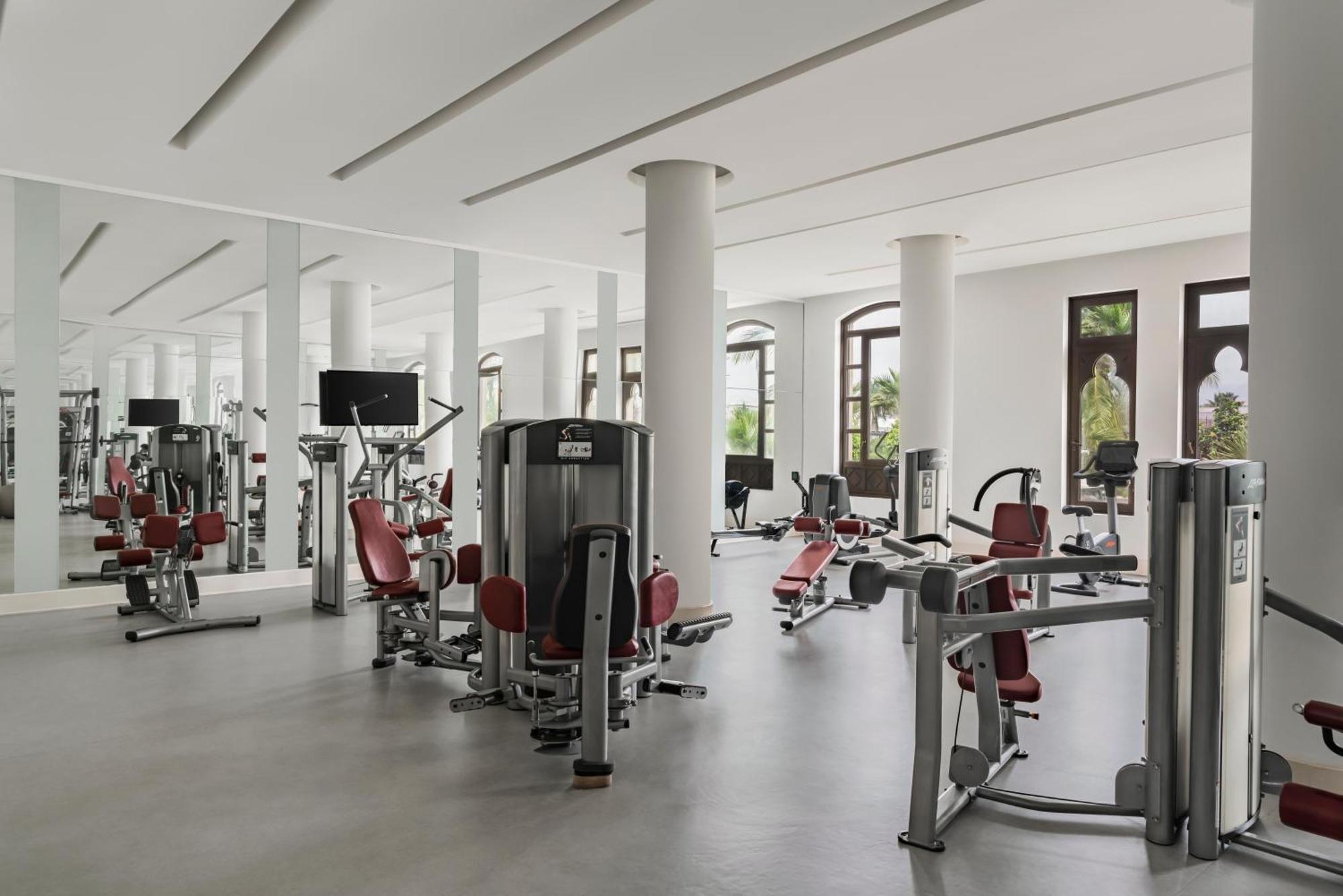 Salalah Rotana Resort Exterior photo The gym at the hotel